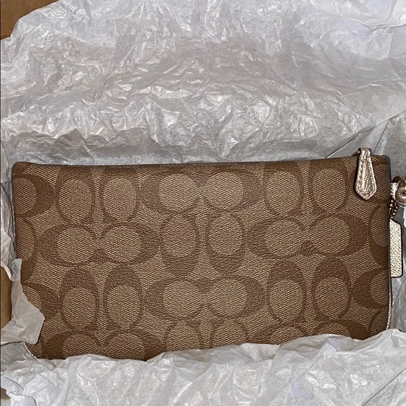 Coach - Picture 2 of 3